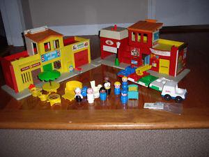 FISHER PRICE VILLAGE