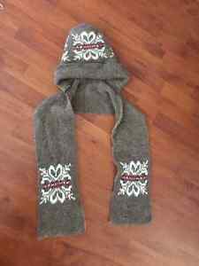Girls 1 piece Scarf and Toque