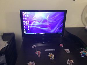HP DESKTOP COMPUTER AND STAND $300