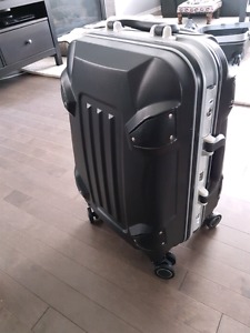 Hardshell suitcase