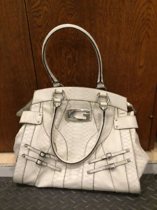 Large Guess fashion hand bag