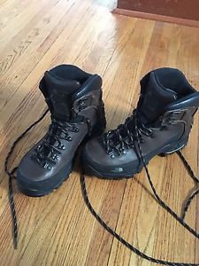 Men's North Face hiking boots size 8