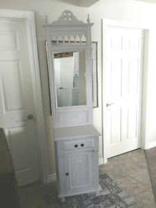 Mirrored Hall / Entryway Stand