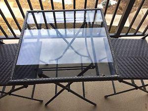 Moving sale: foldable outdoor table and chairs