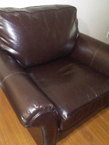 NICE FAUX LEATHER CHAIR
