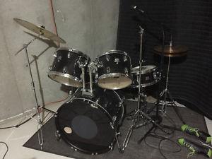 Set of drums complete