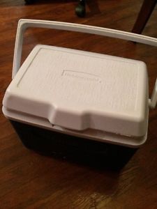 Small Rubbermaid cooler