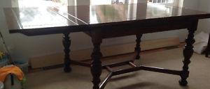 Solid oak table and China cabinet 's