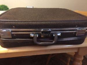 Vintage Hard Shell Skyway Suitcase