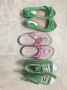 Wanted: Girls shoes 1.5 to 2