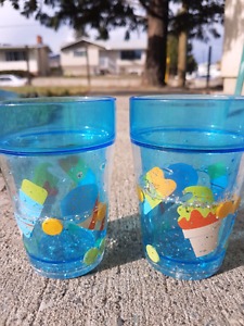 2 Plastic sparkly kids cups