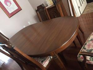 Antique Table with leaf / 6 chairs