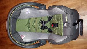 Car seat for baby Evenflo/Siège d'auto pour bébé