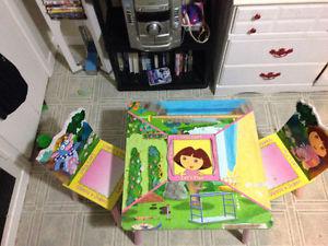 Dora table and chairs