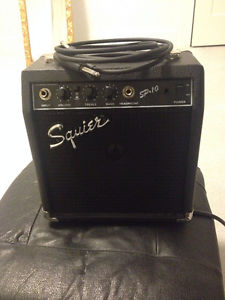Great sounding Squire SP10 guitar amp with cord