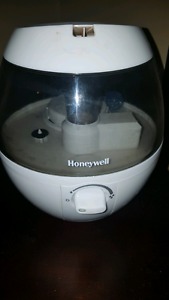 Honeywell humidifier. $20