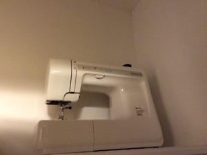 Kenmore sewing machine with sewing basket (FULL)