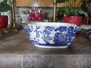 Large Vintage "Wedgwood" Blue Willow Open Serving Dish