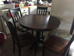 One set table and 4 chairs