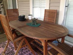 Outdoor table and 8 chairs