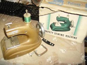 Palitoy (Metal) Safety Sewing Machine (Child's Machine)
