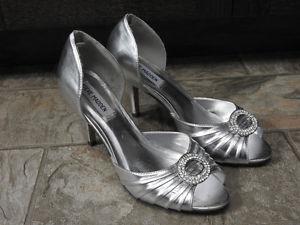 Steve Madden silver coloured high heel shoes - size 7