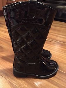 Toddler size 7, waterproof boot