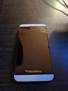 Unlocked Blackberry Z10 White