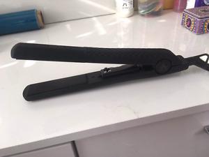 Versha tourmaline straightener