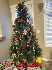 7' Pre-lit Christmas Tree with ornaments
