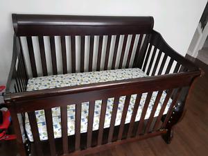 Baby crib and anti wet mattress included