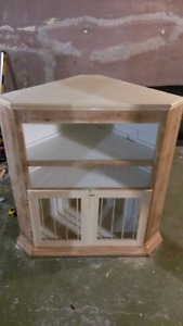Dog kennel / entertainment stand