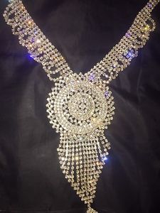 FANCY CRYSTAL STONES SPARKLY NECKLACE JEWELRY