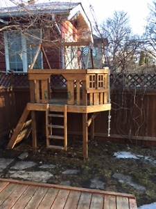 FREE PLAY STRUCTURE - must dismantle on own