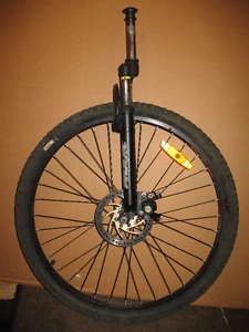 Fork with wheel