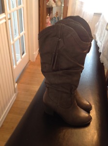 Ladies New Grey Boots