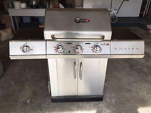 Like new stainless steel barbecuer on wheels