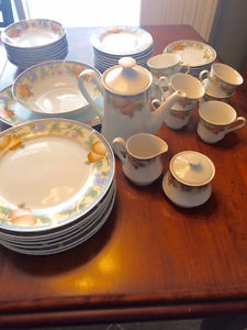 SET OF DISHES