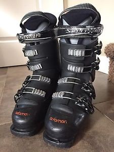 SKI BOOTS! Size 25 (aka size 7 in shoes)