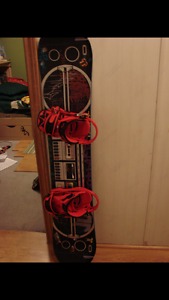 Tech n9ne snowboard with Rome sds and u. nion bindings