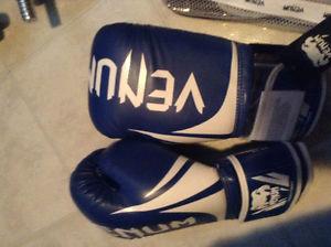 VENUM boxing gloves 16oz