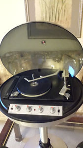 saturn satelite record player with speakers