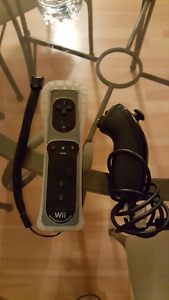 Black Nintendo Wii U/Wii remote and Nunchuck