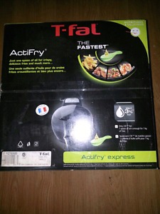 Brand new actifry express 130$