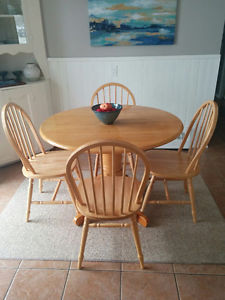 FOR SALE Table & 4 Chairs
