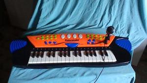 Kawasaki electric kids keyboard with microphone