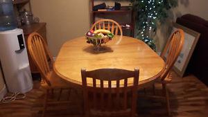 Kitchen table with 4 chairs and leaf