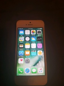 MINT IPHONE 5 16 GIG ROGERS FOR SALE WITH OTTERBOX!!!