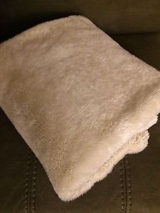 Multiple Item: Fleece/Comfort Blankets