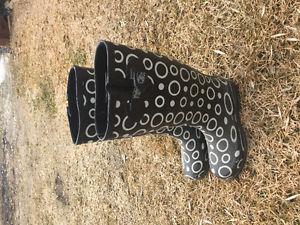 New Rubber Boots (size 6)